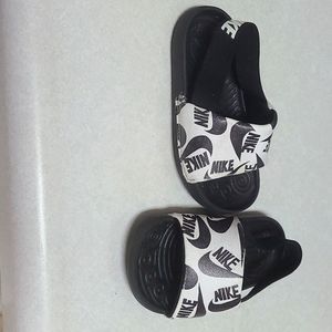 White/black nike slides